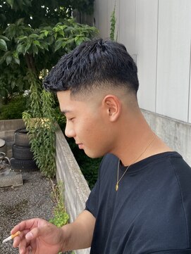 ウェルネス(Wellness) スキンフェードアップバングメンズスタイル