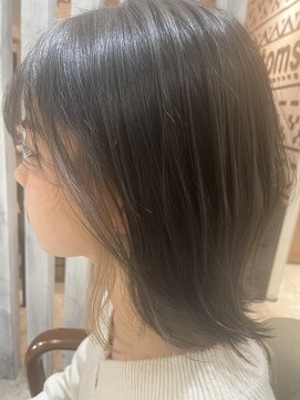 アトムス(Atoms) ボブ×イヤリングカラー