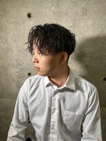 イーラ(era)&nbsp;黒髪×センターパート×ツイストスパイラルパーマ