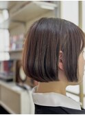 襟足ギリギリぱっつんボブ