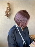 高発色ピンクのショートボブ