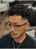 メンズパーマ理容室バーバースタイルスーツ流行ビジネスショート