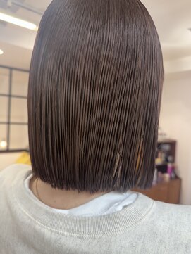 インビテーション(invitation) ラインボブ・ショコラ・ベージュ