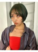 モスグリーンハイトーンケアブリーチショートヘア