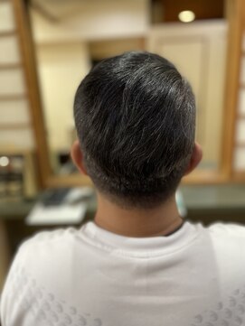 ヘアーメイクプシュケ できる男のフェード風ショート