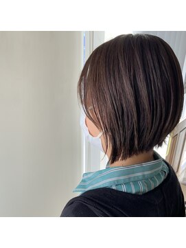 ミディアムレイヤーボブ　グレーベージュ