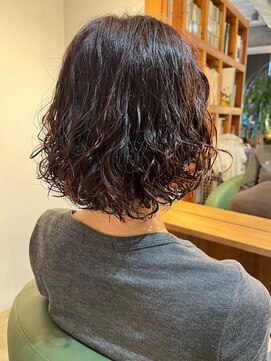 ビハインドザカーテン(BEHIND THE CURTAIN) ピンクブラウン×ボブ×フリンジパーマ×くせ毛風パーマ小顔