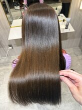 話題の【酸熱トリートメント】うねりやクセを解消♪髪質を見極め、理想の仕上がりをご提案♪