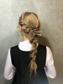 ヘアサロンM 新宿 まる三つ編み下ろし