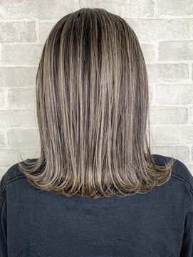 アールプラスヘアサロン(ar+ hair salon) 切りっぱなしミディアム外ハネ×ハイライトグレージュ