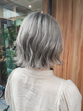 エルナ(ELNA) ニュアンスボブ×ホワイトグレー