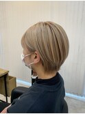 ハイトーンベージュ×ショートヘア