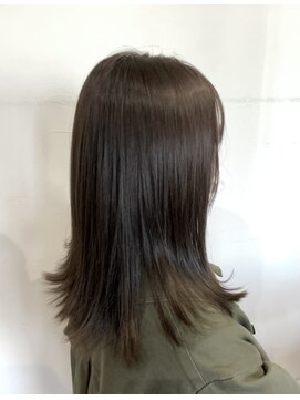 ヘアートラム(HAIR TRAm.) ブルーグレーカラー(外ハネストレート)