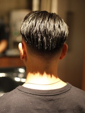 キングスマントーキョー 府中店(KINGSMAN TOKYO) ツーブロックマッシュ/波巻き/ハイライト/束感<理容室><府中駅>