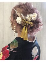 イグルー(igloo)&nbsp;卒業式ヘアアレンジ　ふわふわ波ウェーブのシニヨン