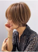 ショートヘアショートボブ白髪ぼかしハイライトカラーボブ