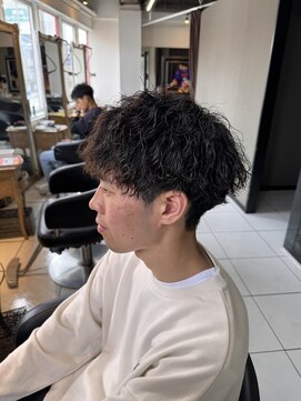 アイズ 海老名(AIZU) ツイストスパイラルパーマ　ソフトツイスト　波巻き〈理容室〉