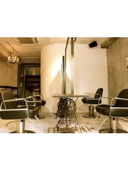 日常から離れた特別な体験をご提供。アトリエのようなオシャレな空間で贅沢なひとときをお過ごしください。