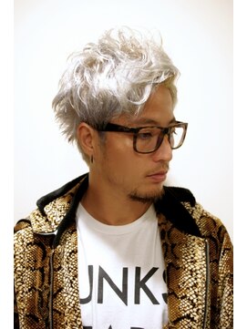 スタジオ 渋谷 原宿(Stujio) ホワイトブリーチ★無造作ショート