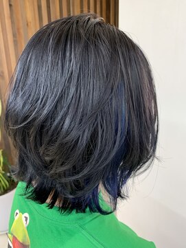 クオリス 上板橋店(QUALIS) ブルーアッシュ/ネイビーブルー 外ハネ 暗髪/ツヤ髪/濡れ髪
