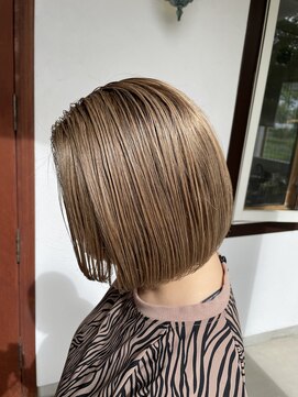 リンダ Linda ハイライトBOB ベージュカラー