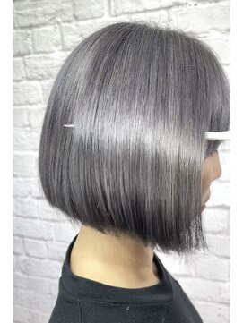 リヒト ヘアワークス(Licht HairWorks) シルバー×ミニボブ×髪質改善シンデレラトリートメント