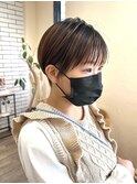 大人可愛いすっきりショートスタイル ブラウンハイライトカラー