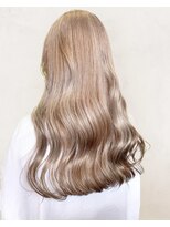 アドラーブル ココロ 新潟(adorable CoCoLo)&nbsp;大人可愛い大人美人小顔カットふんわりカールミルクティベージュ