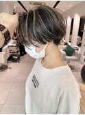 大人ナチュラルハイライトベージュ刈り上げハンサムショート