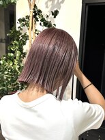 マニア(mania.)&nbsp;ピンクブラウン暖色カラーダブルカラーくすみカラー外はねボブ