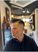 七三分けバーバースタイル