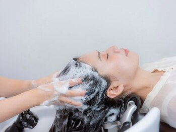 アンディアーモ アオバ(ａｎｄｉａｍｏ ａｏｂａ)の写真/【将来の頭皮と髪のためのスパ】頭皮環境を改善☆心身ともにリラックス効果あり◎［髪質改善/ヘッドスパ］
