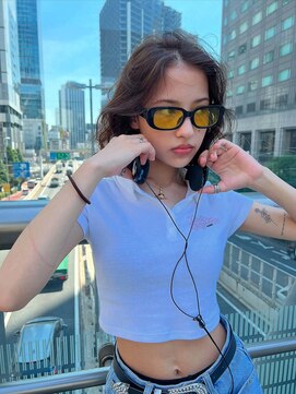 アデ オモテサンドウ(ade omotesando) ダブルカラーとレイヤーで叶える海外風ふんわりミディアム