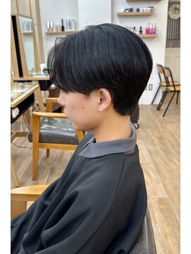 ネオリーブ クーロ メゾン 横浜(Neolive curro Maison) 韓国マッシュ　センターパートフェザーパーマ　MEN’S HAIR