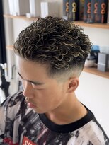 ホワイト(WHITE)&nbsp;メッシュ/平巻き/極道パーマ/宮城ヘア