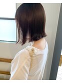 前下がりの切りっぱなしボブ