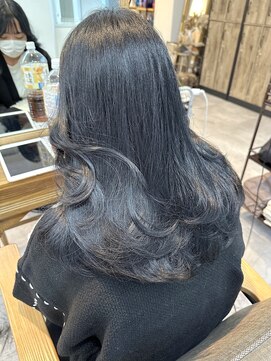 ミョンシル ブリーチなしブルーブラック/レイヤーカット