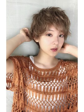 アン 青葉台(un) マッシュショート　フェミニン　大人かわいいハイトーンベージュ