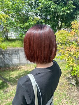 ナンバーエイト(number eight) レッドブラウン艶カラー大人可愛い丸みショートボブ20代30代40代