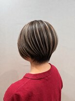 ロッカ(ROCCA) 大人美人ショート×白髪ぼかしハイライト
