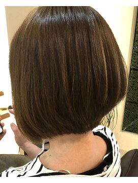 リーフヘアー(Leaf hair) 前下がりボブ