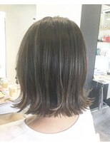 サーク(Sark) 切りっぱなしグレージュボブ