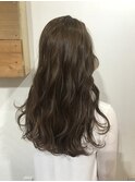 ツヤ髪ロングベージュカラー ゆるふわ無造作ウェーブロング