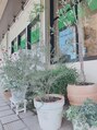 ジャンティ(GENTIL)&nbsp;店前の植物達のお世話をするのがとっても大好きです！！