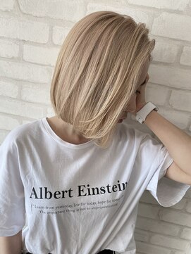 ココルアナ(coco luana) ホワイトベージュ/ショート/ボブ/ブリーチ/韓国/イルミナカラー