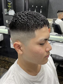 グナスティバイダムディー トウキョウ(GNASTY by DAMDEE TOKYO) ツーブロックマッシュ/波巻き/ハイライト/束感[大宮/理容室]