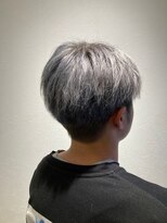 エヌアンドエー 春日部東口店(hair shop N&A) ハイトーンカラー×ツーブロックフェードカット シルバー/グレー