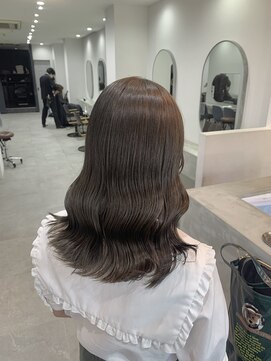 エマ 日吉(emma) 【emma小濱】透け感のあるオリーブベージュ