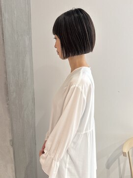 ヨーク(YOKE) YOKE 切りっぱなしボブぱつっとボブオリーブグレージュ赤みなし