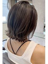 トルネード(TORNADO)&nbsp;外国人風外ハネレイヤーボブグレージュ　n7.6.5